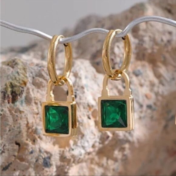 #18 Emerald Green Gemstone Hoop Earrings - Picture 1 of 10